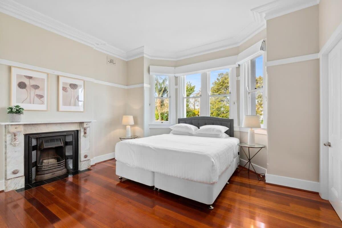 Huge Harbour View Apartment In Historic Home Sydney Exteriör bild